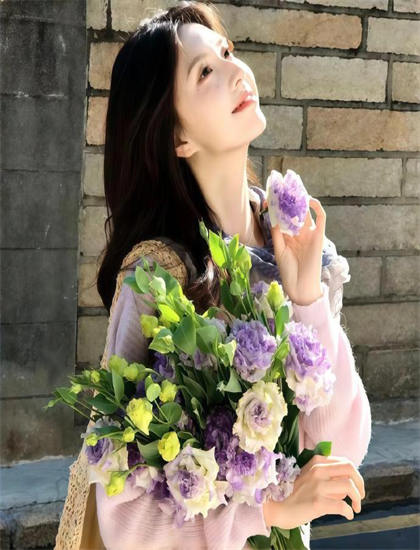 影院同步：《瞄准轻熟女》拍摄技巧分析：镜头语言与画面构图探讨